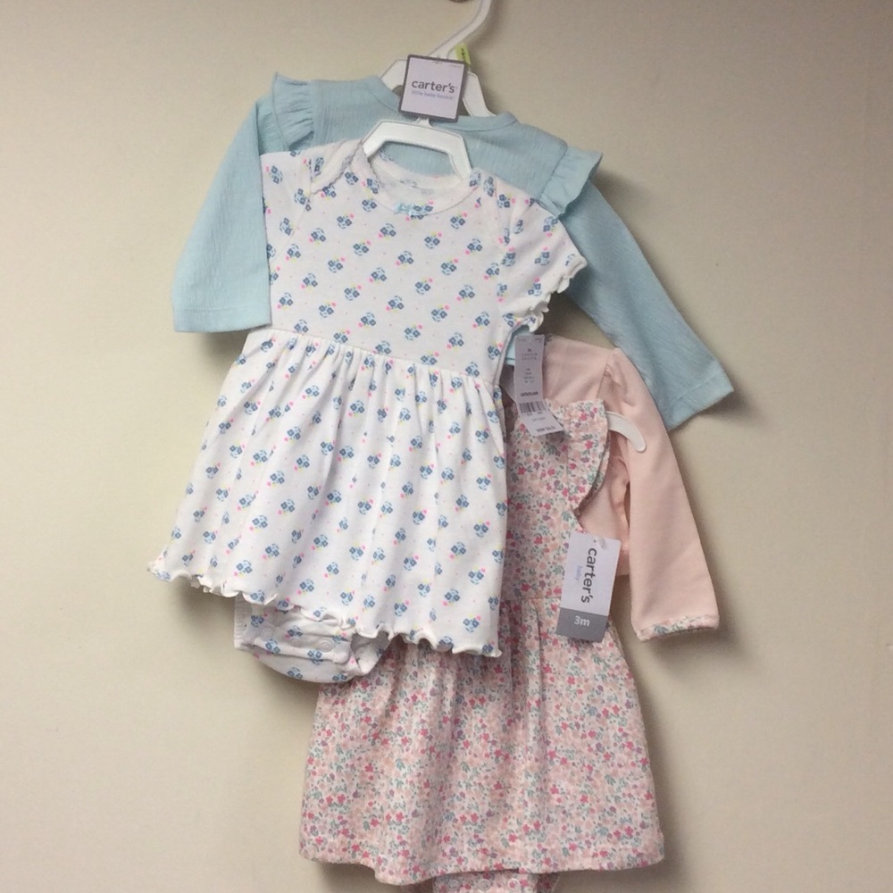🤑2 Sets Carter’s onesie dresses. Size 3M NWT